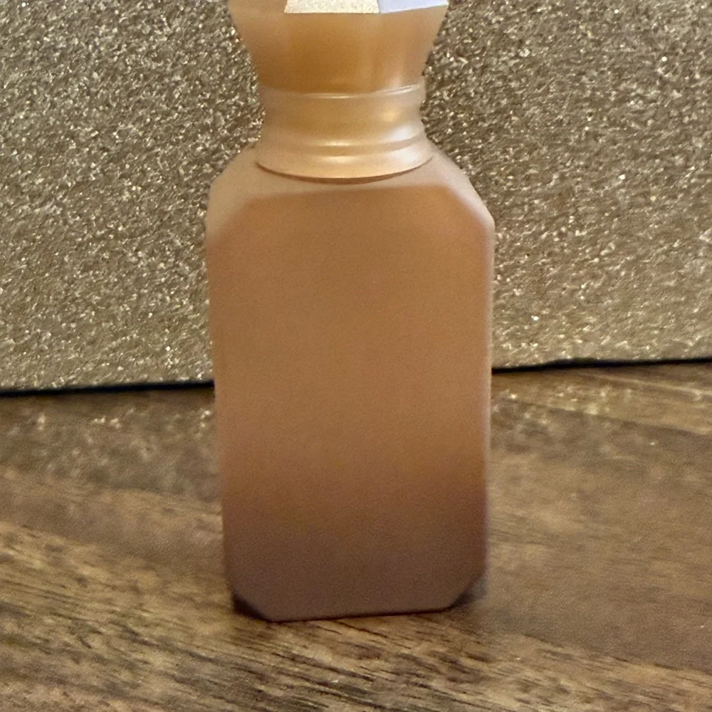KAYALI Freedom Musk latte 41 - Picture 3 of 4